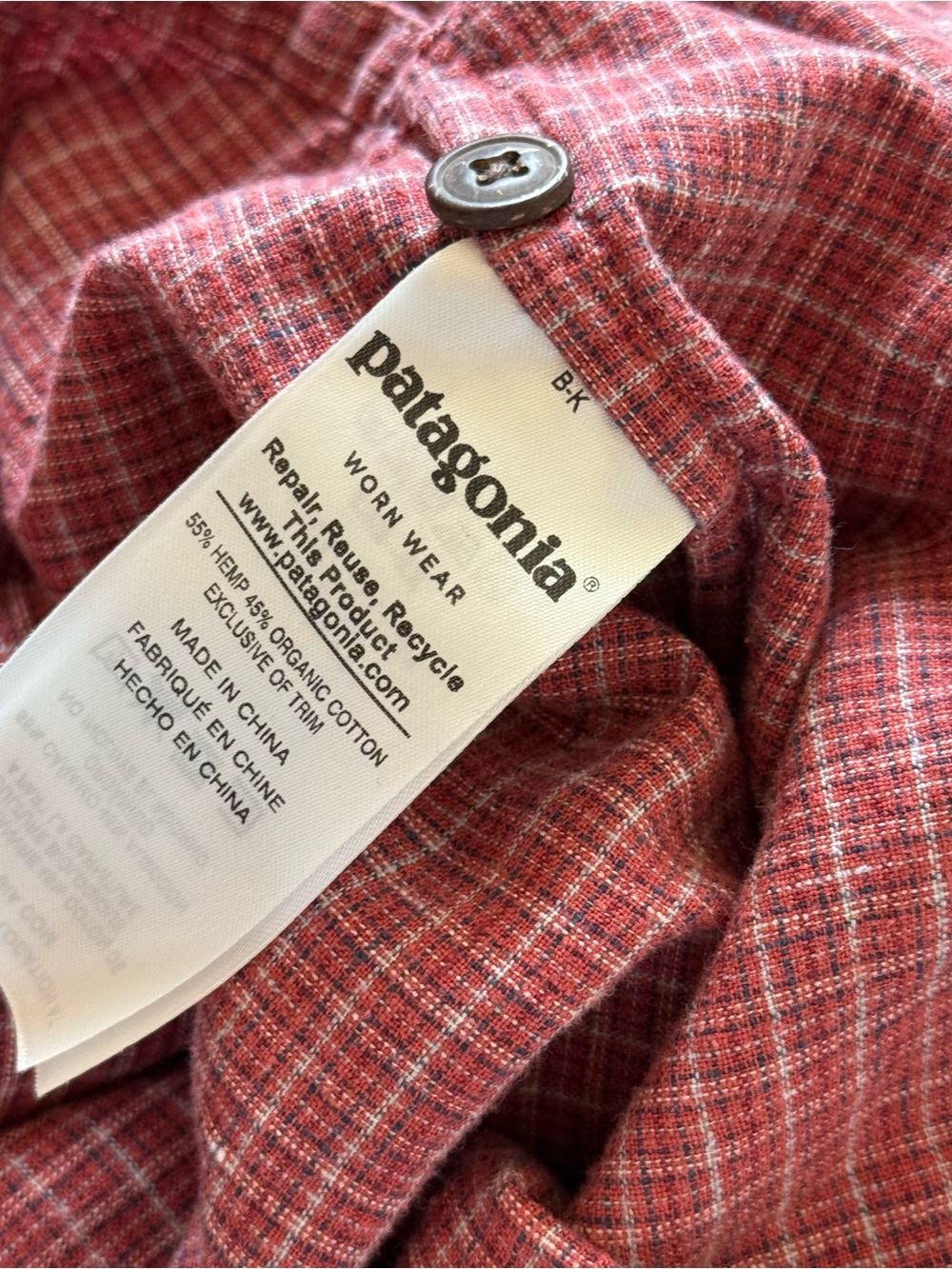 Patagonia Men’s Red White Plaid Back Step Short Sleeve Shirt - Picture 6 of 7